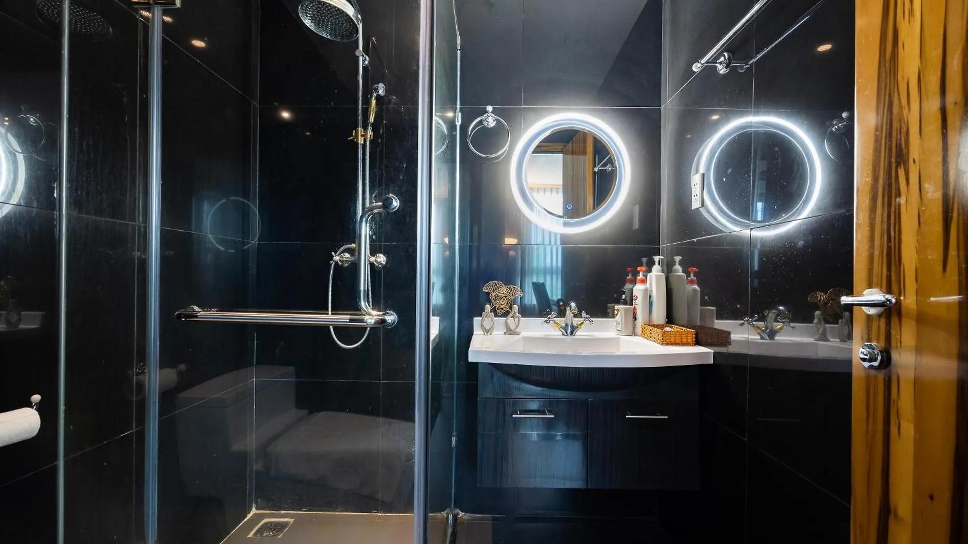 Leman Luxury 3 Bedroom Apartment By Chloe Ho Chi Minh City Vietnam