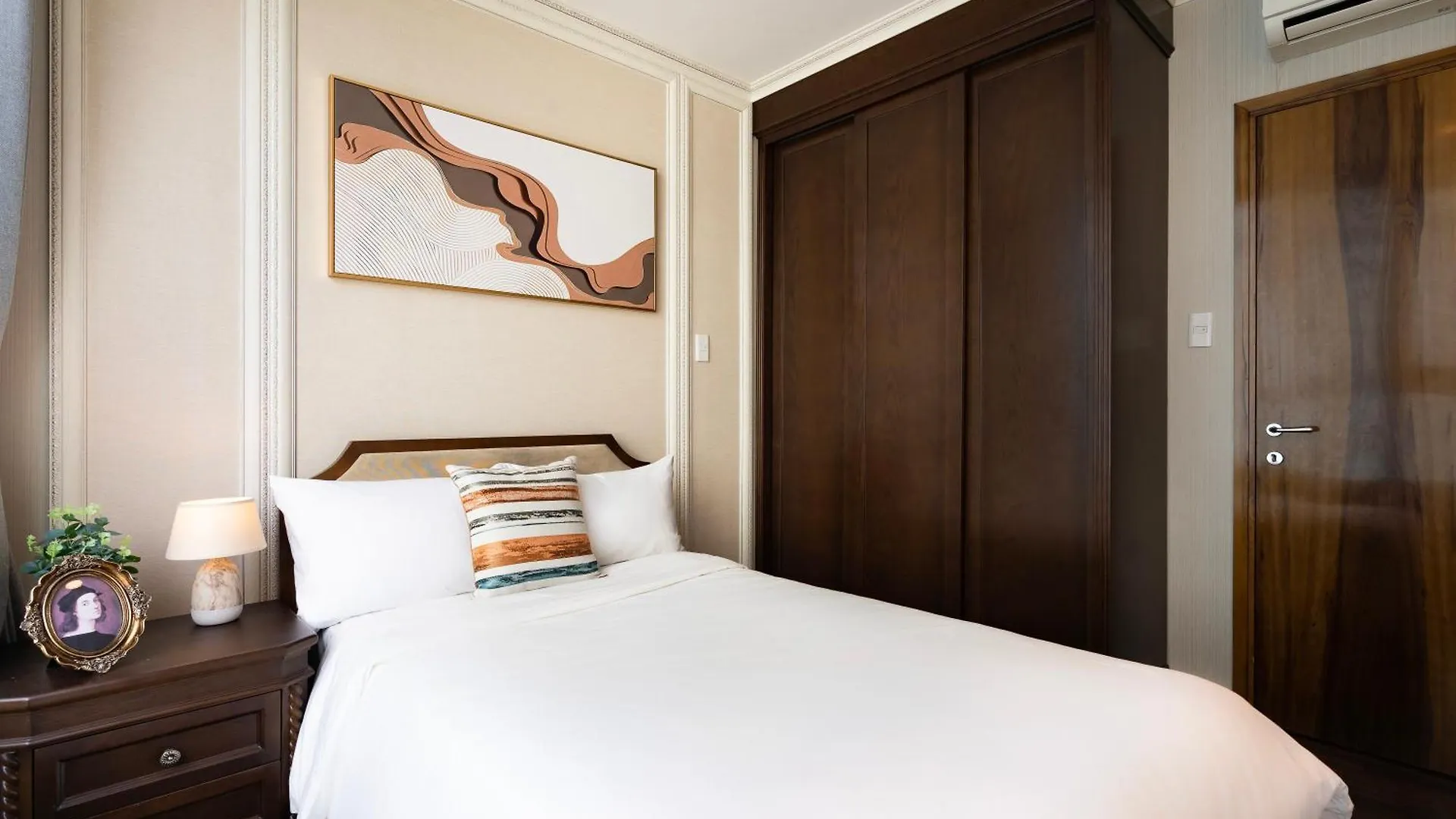 Leman Luxury 3 Bedroom Apartment By Chloe Ho Chi Minh City