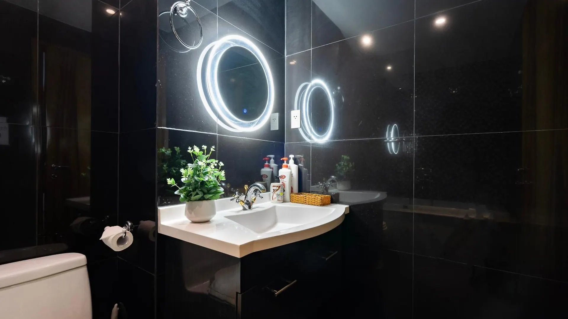 Leman Luxury 3 Bedroom Apartment By Chloe Ho Chi Minh City