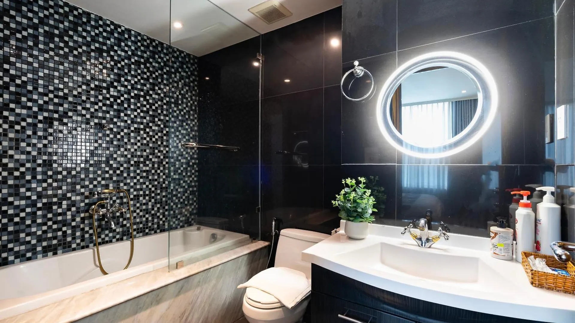 Leman Luxury 3 Bedroom Apartment By Chloe Ho Chi Minh City